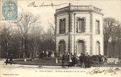 Vintage Postcard Chasse Drill of Dreux Pavillon of return of Chasse hunting has courre