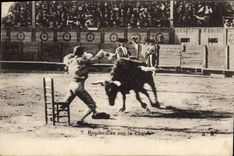 CPA Corrida Course de taureaux Banderilles sur la chaise 