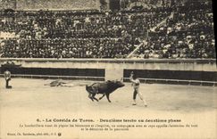 CPA Corrida Course de taureaux Deuxieme tercio ou deuxieme phase La banderillero vient de piquer les batonnets en esquive 