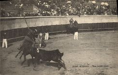 CPA Corrida Course de taureaux Arenes de Beziers Une bonne pique TOP 
