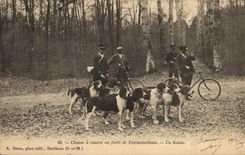 CPA Chasse a courre en Foret de Fontainebleau Un relais Velo Cycle 