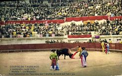 CPA Corrida Course de taureaux L'estocade aide la Muleta Le matador 