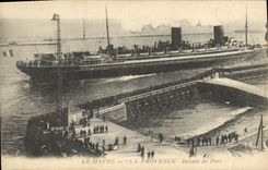CPA Bateau Paquebot Le Havre La Provence sortant du port 