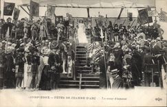 CPA Jeanne d'Arc Compiegne Fetes La cour d'amour TOP 