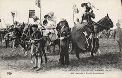 CPA Fetes de Jeanne d'Arc Compiegne Au tournoi Porte bannieres 