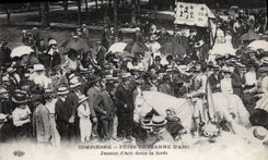 CPA Fetes de Jeanne d'Arc Compiegne Jeanne d'ARc dans la foret 