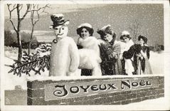 CPA Fantaisie Bonhomme de neige Femmes Noel