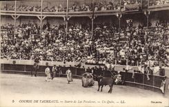 CPA Corrida Course de taureaux Suerte de Los Picadores Un Quite 