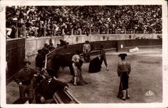 Vintage Postcard Bullfight Bullfight Blow of thanks to the bull upright