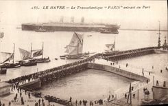 CPA Bateau Paquebot Transatlantique Paris entrant au port 