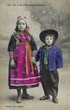 CPA Folklore Fille et Gas de Plougastel Daoulas 