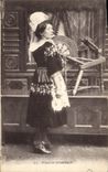 CPA Folklore Fillette de Quimperle 