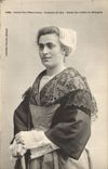 CPA Folklore Jeune fille d'Hennebont Costume de fete 
