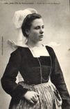 CPA Folklore Jeune fille de Concarneau 