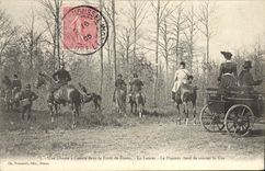 CPA Chasse a courre dans la Foret de Dreux Le lancer Le piqueur vient de sonner la vue 