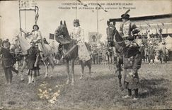 CPA Compiegne Fetes de Jeanne d'Arc Charles VII et Jeanne d'Arc ouvrent le tournoi 