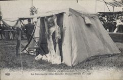 CPA Compiegne Fetes de Jeanne d'Arc Caroles du Moyen Age La demoiselle Mlle Blanche Mante devant sa loge 