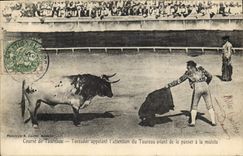 Postal Corrida Corrida de toros Torero que llaman la atención del toro antes de pasarlo al muleta