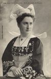 CPA Folklore Jeune fille de Pont Aven 
