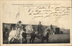 CPA Fetes de Jeanne d'Arc a Compiegne MR Fournier Sarloveze Marie de Compiegne ramenant Mme A de Bailliencourt Courcol vers la sortie 