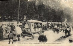 CPA Fetes de Jeanne d'Arc a Compiegne Les voitures de la cour d'amour 