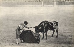 Postal Corrida Curso de toros Pasando de muleta un adorno