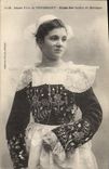 CPA Folklore Jeune fille de Fouesnant 