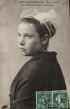 CPA Folklore Pays du Leon Jeune fille de Lampaul et Guimiliau 