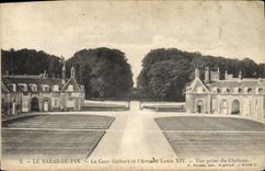 CPA Cheval Chevaux Hippisme Le Haras du Pin La cour colbert et l'avenue Louis XIV Vue prise du chateau
