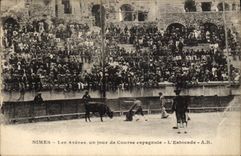 CPA Corrida Course de taureaux Nimes Les arenes un jour de course espagnole L'estocade
