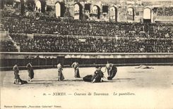 CPA Corrida Course de taureaux Nimes Le puntillero