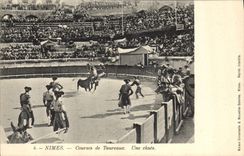 CPA Corrida Course de taureaux Nimes Une chute