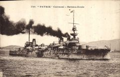 CPA Bateau de Guerre Patrie Cuirasse Bateau Ecole
