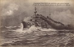 CPA Bateau de Guerre Cuirasse Patrie en marche par gros temps