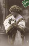 CPA Fantaisie Femme Fourrure 