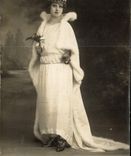 CPA Femme Reine de la mode 