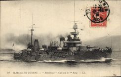 CPA Bateau de Guerre Republique Cuirasse de 1er rang 