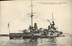 CPA Bateau de Guerre Republique Croiseur Cuirasse de 1er rang 