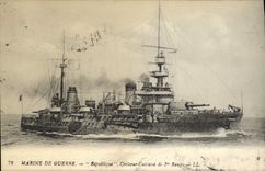 CPA Bateau de Guerre Republique Croiseur Cuirasse de 1er rang 