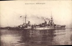 CPA Bateau de Guerre Republique 