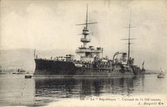 CPA Bateau de Guerre Le Republique Cuirasse 