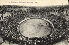 CPA Corrida Course de Taureaux Nimes 	Interieur des arenes un jour de mise a mort 