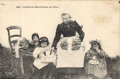 CPA Dentelle Dentelliere Les eleves dentellieres En Velay 