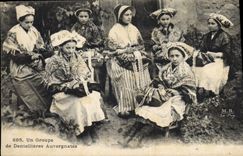 CPA Dentelle Dentelliere Un groupe de dentellieres Auvergnates 