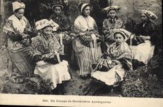 CPA Dentelle Dentelliere Un groupe de Dentellieres auvergnates 