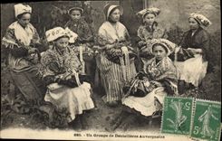 CPA Dentelle Dentelliere Un groupe de Dentellieres Auvergnates 