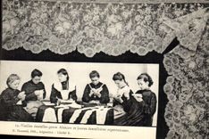 CPA Dentelle Dentelliere Vieilles dentelles genre Alencon et jeunes dentellieres argentanaises 