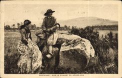 CPA Folklore Bretagne Sur le sommet du Meme Hom 