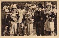 CPA Folklore La reine des fleurs d'ajonc de Pont Aven 