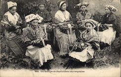CPA Dentelle Dentelliere Un groupe de dentellieres Auvergnates 